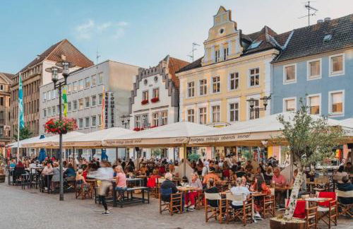 Exklusives Studio - Zentral Innenstadtlage - Kostenloser Parkplatz - Aufzug - Modern für bis zu 4 Personen - Smart Home - Foto 2