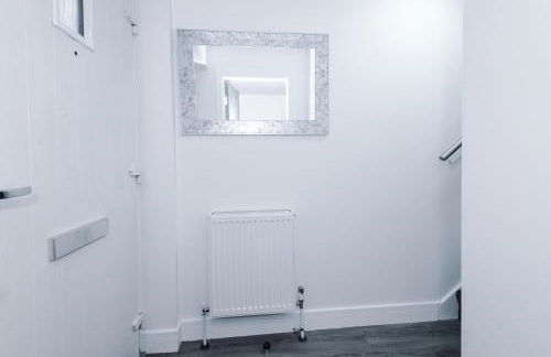 3BR Elegant House in Leeds Sleeps 6 Parking - Foto 26
