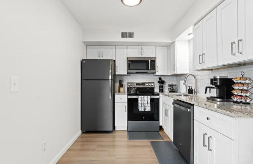 Renovated 1BR Upper Flat Modern King Suite - Foto 29