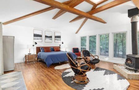 Cabin w hot tub & fire pit at The Woods Resort - Foto 2