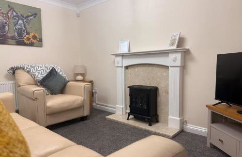 Ivy House - 3-Bed, Sleeps 4, Parking, WiFi, Contractors - Foto 17