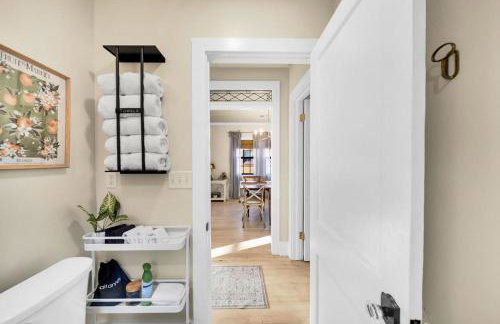 Fully Restored cottage, AMAZING game room, hot tub - Foto 11