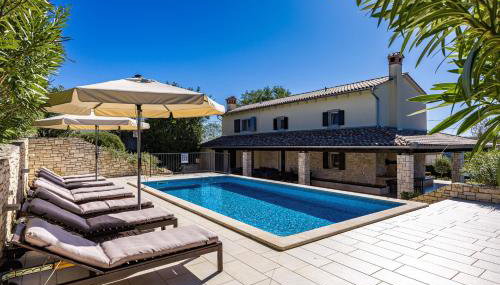 Charming Villa Antoana for families and kids in Labin - Rabac with kids playground & private pool - Foto 1