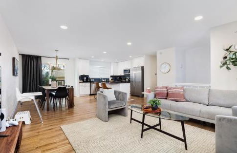 Spacious and Cozy 5 Bed 3 Bath Vacation House W 2 King 3 Queen! Sleep 12! 15Min to Red Rocks - Foto 53