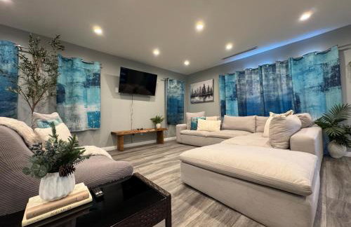 Spacious 3 bedroom unit with backyard and parking just 10 minutes from Rodeo Dr and attractions! - Foto 1