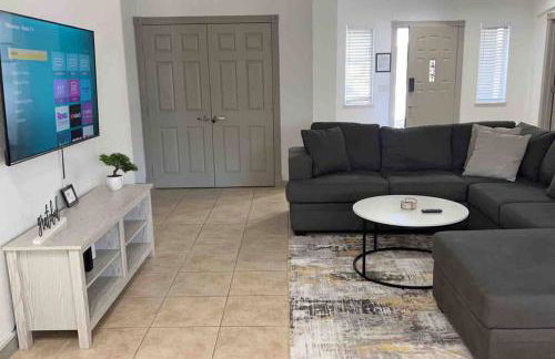 Spacious Getaway! Pool, Spa, Sleeps 9 - Foto 10