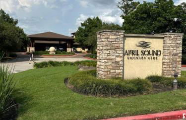 Window to Paris Studio on Lake Conroe - Foto 17