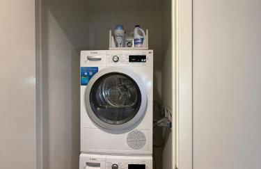 Luxury 1BR w Stunning Floor-to-Ceiling Water Views - Foto 20