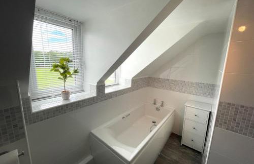 Spacious 3BR Cottage in Beautiful Rural Setting - Pass the Keys - Foto 28