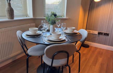 Stylish 2 Bedroom Apartment With 2 Bathrooms and Free Gated Parking - Foto 13