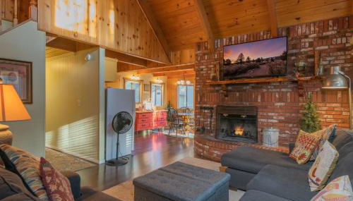 Far Enough Cabin - Chalet style cabin, walking distance to the trails! Foosball table! - Foto 4