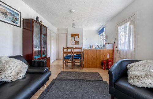 2 Bed Chalet - Sleeps 4 - River and Mountain Views - Foto 18