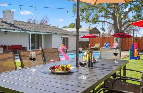 Sleeps 12 - Hot Tub - Pool - Game Room & Fire Pit! - Foto 3