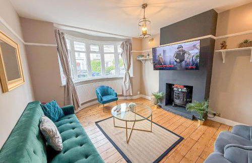 Spacious 3BDR House in New Malden with FREE Parking and Garden near Kingston upon Thames, Wimbledon & Raynes Park by NourNest Apartments - Foto 1