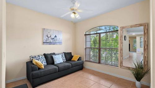 Tranquil & Spacious Family Retreat Swimming Pool - Foto 3