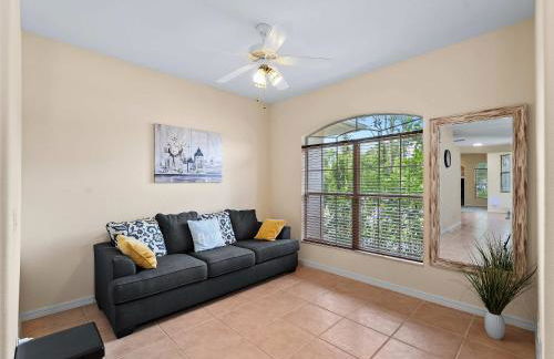 Tranquil & Spacious Family Retreat Swimming Pool - Foto 3