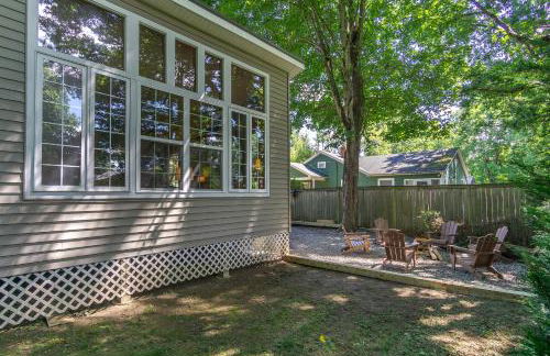 Charming Pet-Friendly Cottage Walkable to Town! - Foto 23