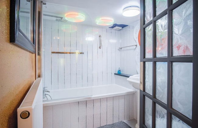 Clouds - 1 Bedroom Holiday Home - Milford Haven - Photo 22