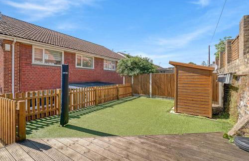 Minutes from the port of Dover, free WiFi, free offroad private parking and rated a guest favourite on Air b nb! - Foto 11