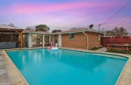 Serene 5BR 2BA Winter Home with Hot Tub & Fire Pit - Foto 26