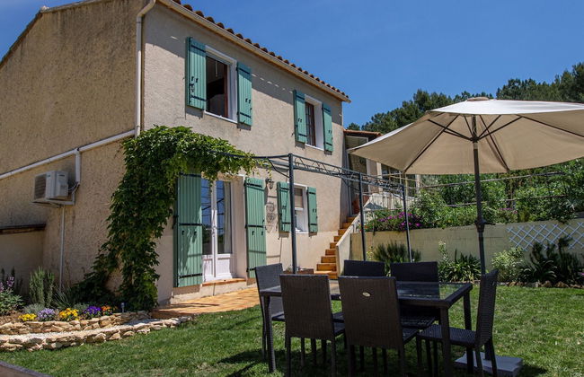 Holiday Home in Gargas Near Route des Ocres - Photo 1