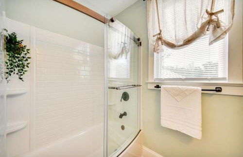 Family-Friendly Main St Gloucester Apt with Balcony! - Foto 17