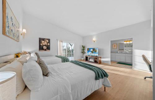 Entire Private Home with 4 Bedrooms 2 Bathrooms, Pool, View, 4 Parking, King Bed, Big Yard, Available Now - Foto 10