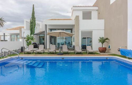 Villa Isabella, Luxury Villa with Heated Pool Ocean View in Adeje, Tenerife - Foto 16