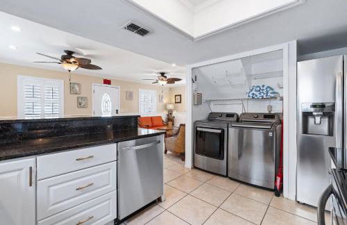 Florida Breeze l Hot Tub l Walkable - Foto 17