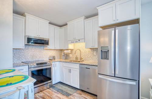 Bella Vista: Marshfront Condo 1 Block To The Beach. Pool & Hot Tub-1st Floor - Photo 3