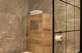 Detached 2 Bedroom House - 10 minute's walk to Town Centre - Free Parking, Fast Wifi and Smart TVs by Tejza Property - Photo 2