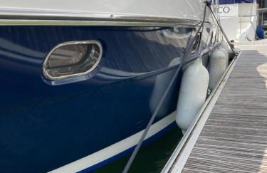 Entire Boat at St Katherine Docks 2 Available select using room options - Photo 44