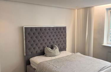 Quiet Family Apartment - 10 min to Center & Oktoberfest - Free Parking - near Nymphenburg Palace & Botanical Garden - Photo 2