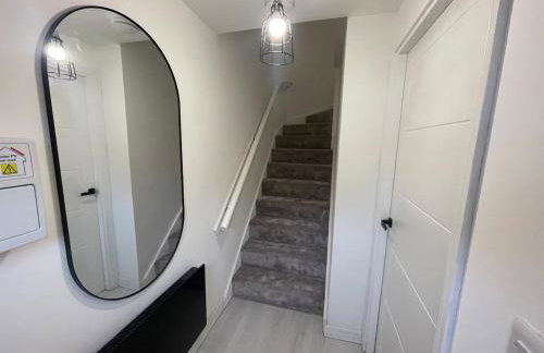 3 Bedroom New House Sleeps 5 with FREE Parking&WiFi -C - Foto 12