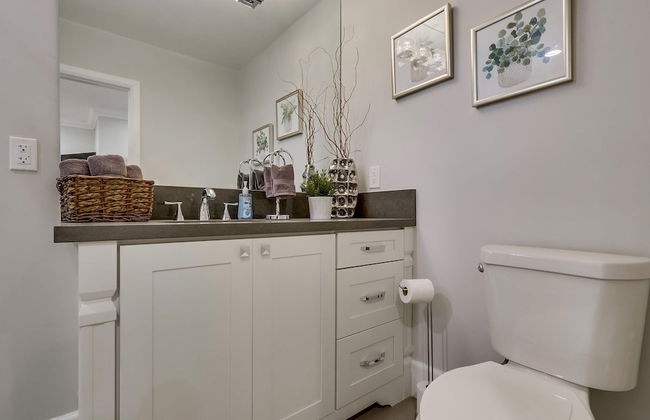 5 Bedroom plus loft room, 3 Bath home - Photo 17