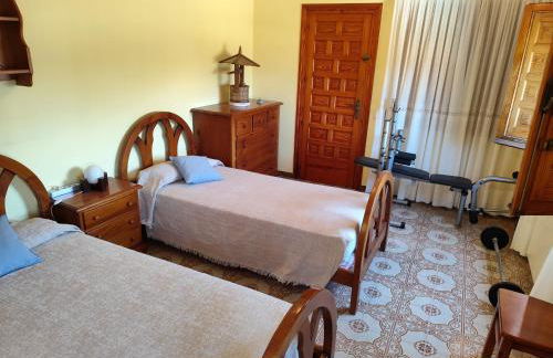 Precioso chalet con gran algarrobo y piscina privada - Foto 17