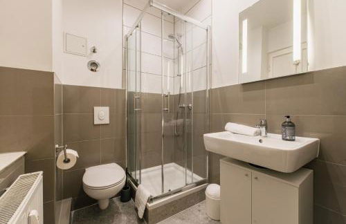 Renovated! 120qm Apartment 2 Bathrooms Balcony Up to 9 Guests - Foto 30