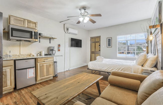 1BD Suite Trails & Garden of the Gods Dogs Welcome! - Photo 6