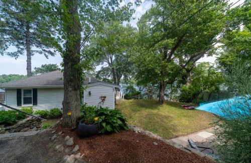 Family Lakefront Adventure House 3BR wFirepit & Scenic - Foto 14