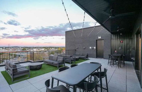 Modern Condo for 6 with Rooftop & Gym Near DT - Foto 17