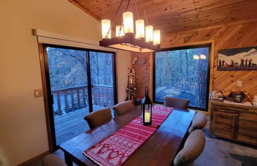 Four Seasons Getaway-Private Hot Spa with Pine Tree Views-Walk to Village and Pineknot Trailhead-Plus King Bed! - Photo 7