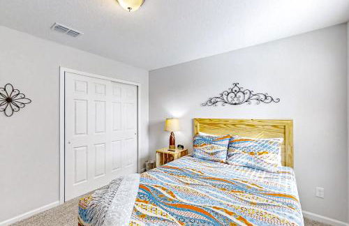 Newly-built 2-story home near the ocean with patio, washer/dryer, streaming - Photo 14