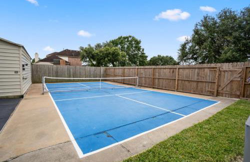 Tropical Escape Pool Jacuzzi Bar in Alvin TX - Photo 41