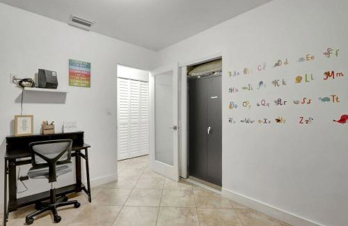 Relaxing Retreat 2BR Oasis with Pool and Outdoor BBQ - Foto 23