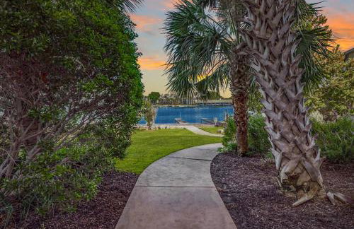 Lakefront Horseshoe Bay Resort Shared Pool Dock - Photo 39