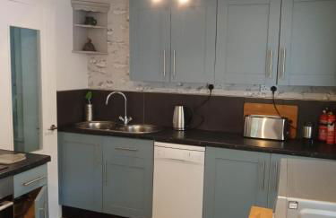 2 bedrooms sleeps 4 free wifi parking outdoor area - Foto 10