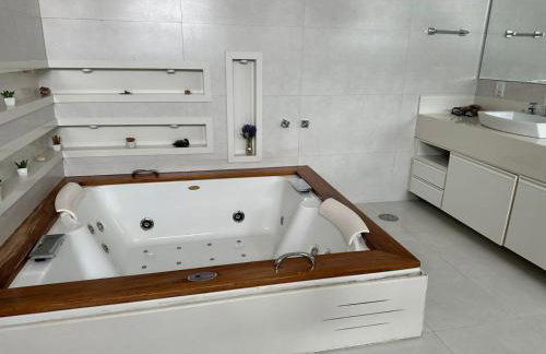 Mansão Casa Blanca em São Roque c/ 5 vagas garagem - Foto 52