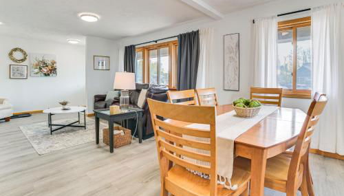 2 Living Areas! Cedar Home 11 Mi to Mt Holiday Ski - Foto 5