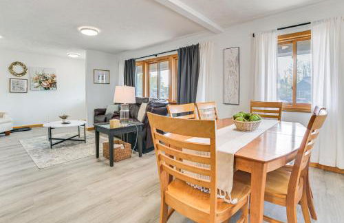 2 Living Areas! Cedar Home 11 Mi to Mt Holiday Ski - Foto 5