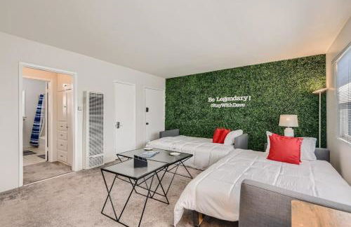 Walk to Beach - KING Apt In #1 Area - AC - Foto 14